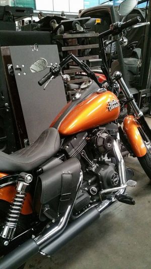 Sacoche Myleatherbikes Harley Dyna Street Bob_70